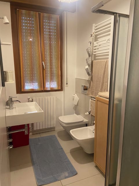 Family Apartment | Bathroom | Shower, towels, soap, shampoo