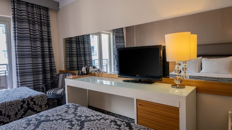 Double Room | Minibar, in-room safe, soundproofing, free WiFi