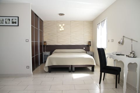 Suite, Terrace | Premium bedding, desk, free cribs/infant beds, rollaway beds