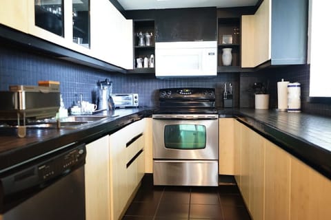 Premium Duplex, 3 Bedrooms, 2 Bathrooms, Ocean View | Private kitchen | Full-size fridge, microwave, stovetop, dishwasher