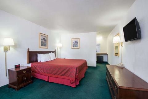 Standard Room, 1 King Bed, Smoking | Free cribs/infant beds, rollaway beds, free WiFi, bed sheets