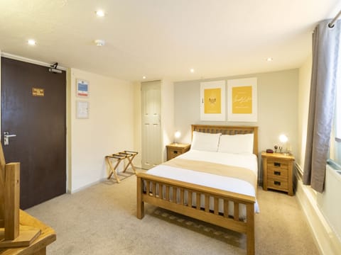 Standard Double Room, 1 Double Bed, Annex Building | Iron/ironing board, free WiFi, bed sheets