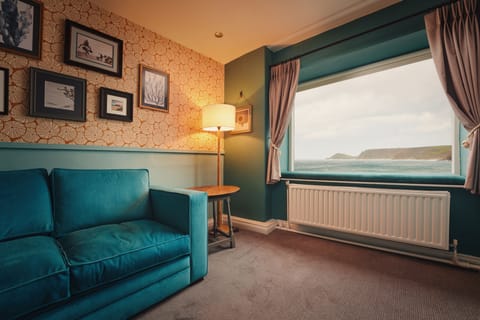 Superior Suite, 1 Double Bed, Sea View, Sea Facing | Free WiFi, bed sheets