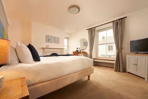 Superior Double Room | Desk, iron/ironing board, free WiFi, bed sheets