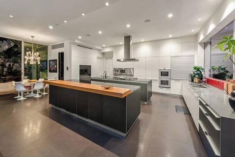 Luxury House, Multiple Beds, Pool Access, Pool View (Alta Royale) | Private kitchen