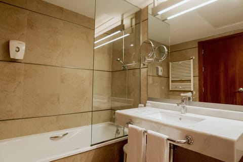 Separate tub and shower, free toiletries, hair dryer, bidet