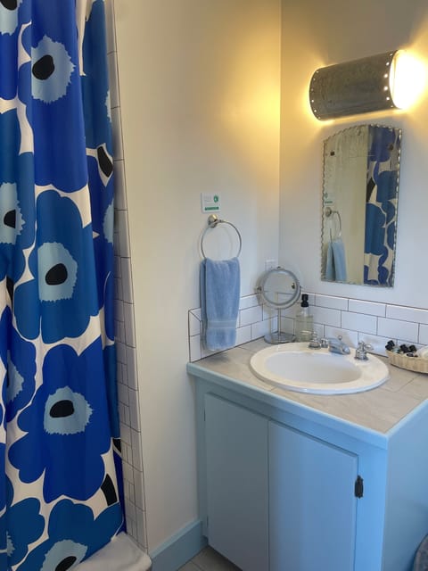 Deluxe Double Room | Bathroom | Shower, designer toiletries, hair dryer, bathrobes