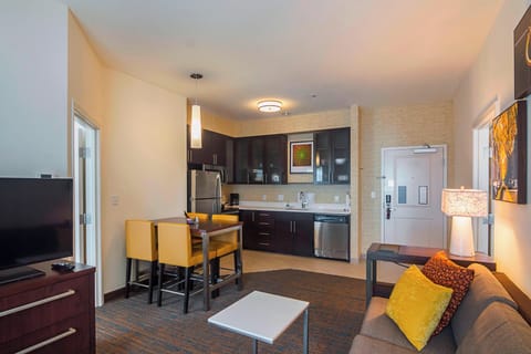 Suite, 2 Bedrooms | Individually decorated, individually furnished, desk, laptop workspace