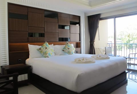 Deluxe Double City View Room | In-room safe, desk, free WiFi, bed sheets