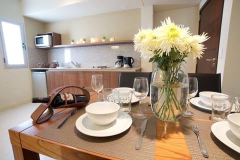 Executive Apartment, 2 Bedrooms | In-room dining