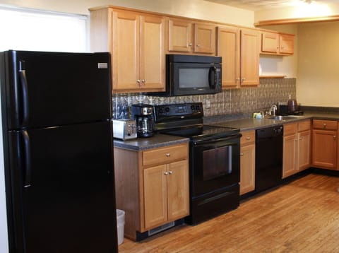 Comfort Condo, 1 Bedroom, Kitchen | Private kitchen | Fridge, microwave, stovetop, dishwasher