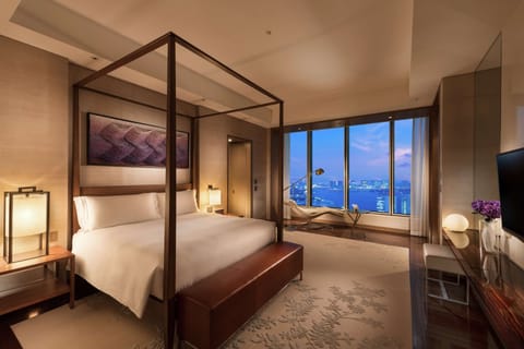 Royal Suite, 1 King Bed | Premium bedding, minibar, in-room safe, desk