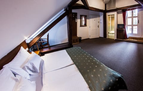 Deluxe Double Room, Terrace (Castle view) | Minibar, in-room safe, desk, iron/ironing board