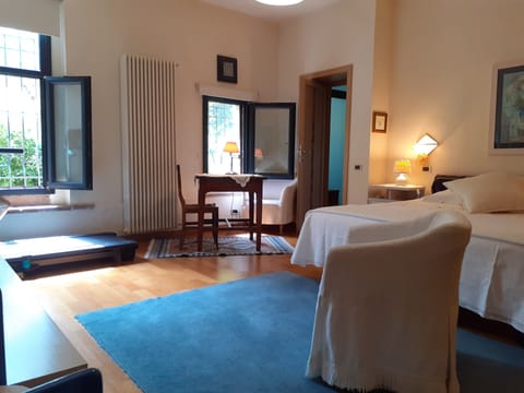 1 bedroom, Frette Italian sheets, premium bedding, pillowtop beds