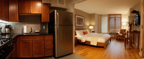 Studio Suite, 1 Queen Bed, Patio | Private kitchen | Fridge, microwave, oven, stovetop