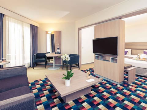 Junior Suite, 1 King Bed with Sofa bed | Premium bedding, Select Comfort beds, minibar, desk