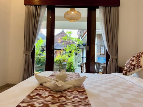 Superior Double Room, Garden View | Desk, free WiFi
