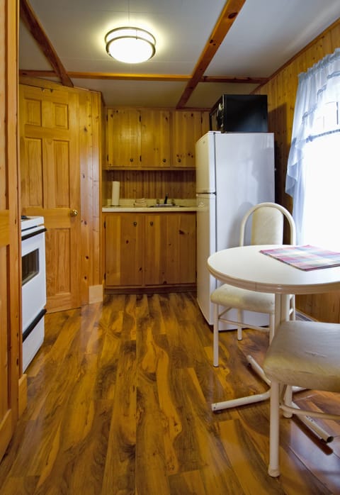 Cottage, 1 Bedroom | Private kitchen | Microwave, coffee/tea maker