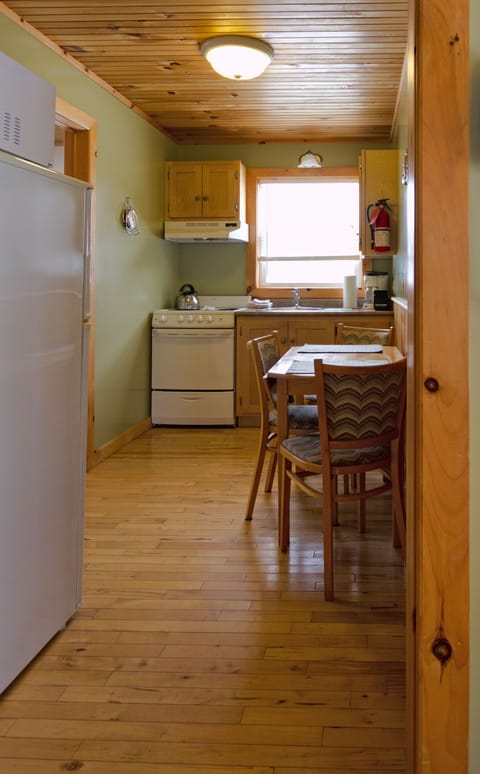 Cottage, 2 Bedrooms | In-room dining