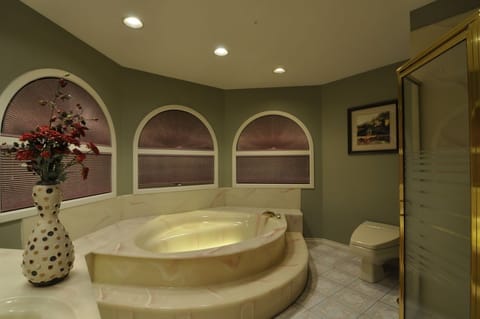 Superior Room, Bathtub (Begbie) | Deep soaking bathtub