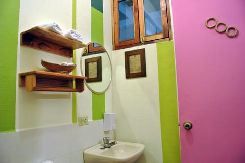 Deluxe Double Room, 1 Queen Bed | Bathroom | Shower, eco-friendly toiletries, towels