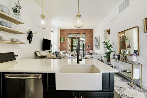 Apartment, Pets Allowed | Shared kitchen