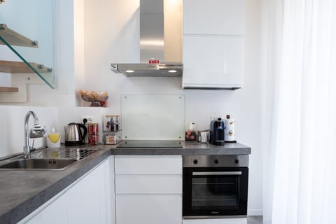 Comfort Condo, City View | Private kitchen