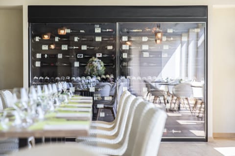 Lunch and dinner served, French cuisine