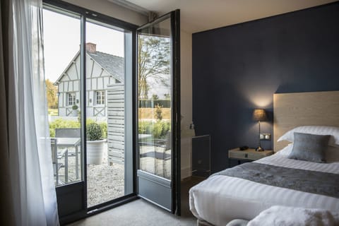 Comfort Double Room | Premium bedding, in-room safe, desk, soundproofing