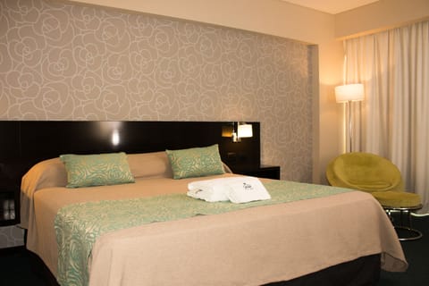 Deluxe Double Room | Minibar, in-room safe, desk, blackout drapes