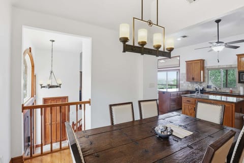 House, 4 Bedrooms | Dining