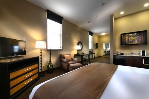 Deluxe Room, 1 King Bed, Corner | 1 bedroom, premium bedding, in-room safe, individually decorated