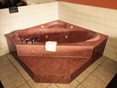 Jetted tub