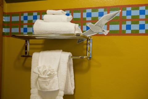 Standard Suite, 1 King Bed | Bathroom amenities | Shower, free toiletries, hair dryer, towels