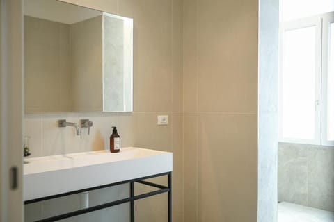 Superior Double Room, Garden View | Bathroom | Shower, free toiletries, hair dryer, towels