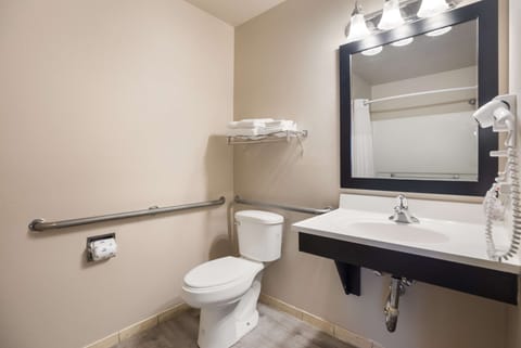 Room, 1 Queen Bed, Non Smoking | Bathroom | Combined shower/tub, free toiletries, hair dryer, towels