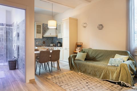 Comfort Apartment, Balcony, City View | Living area