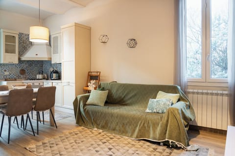 Comfort Apartment, Balcony, City View | Living area