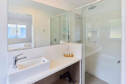 Standard Studio | Bathroom | Shower, hair dryer, towels, soap