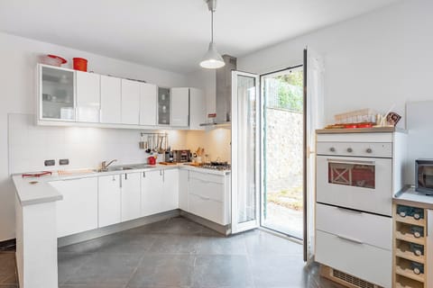 Family Villa, Multiple Bedrooms, 2 Bathrooms (Moneglia Villa in A Quiet Place) | Private kitchen | Fridge, microwave, oven, stovetop