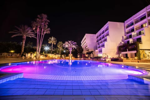 Outdoor pool, pool umbrellas