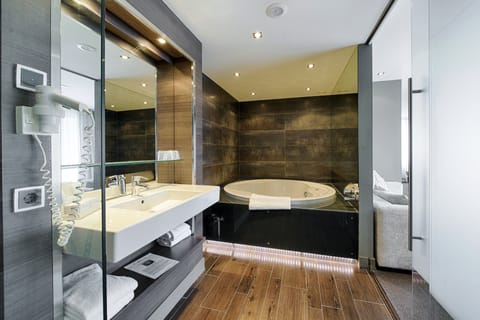 Superior Double Room, Jetted Tub | Jetted tub