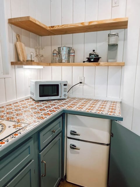 Mockingbird Cottage | Private kitchen | Microwave, coffee/tea maker, toaster, cookware/dishes/utensils