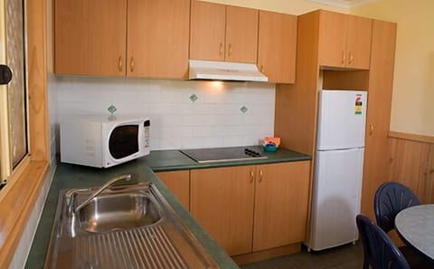 2 Bedroom Ensuite 5 Berth Cabin | Private kitchen | Full-size fridge, microwave, stovetop, coffee/tea maker