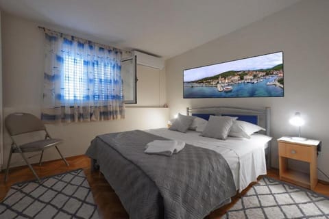 House | Iron/ironing board, free WiFi