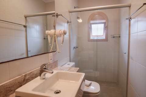 Standard Double Room | Bathroom | Shower, free toiletries, hair dryer, bidet