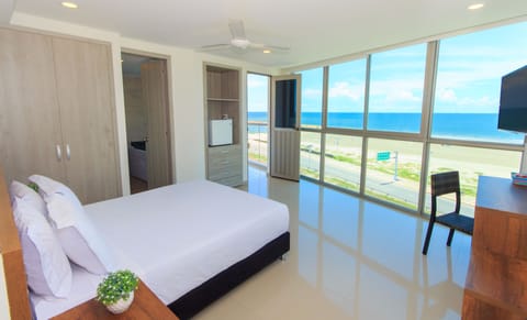 Romantic Suite, 1 Double Bed, Ocean View | In-room safe, blackout drapes, soundproofing, free WiFi