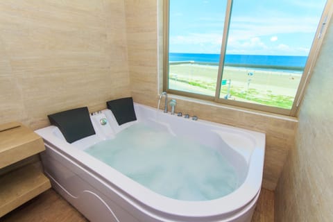 Romantic Suite, 1 Double Bed, Ocean View | Bathroom | Shower, rainfall showerhead, free toiletries, towels