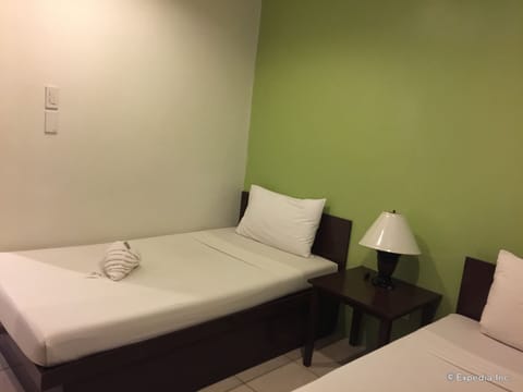 Standard Room, 2 Twin Beds | Desk, iron/ironing board, free WiFi, bed sheets