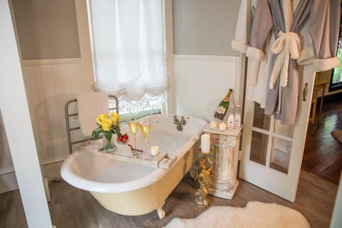 Signature Room (Yellow Rose) | Bathroom | Designer toiletries, hair dryer, bathrobes